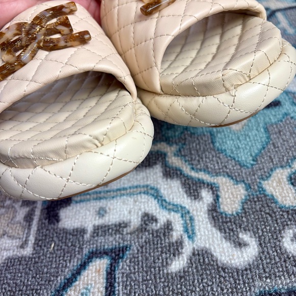 Sam Edelman Kardinda Sandals Sz 6M Cream Quilted Emblem Slides Minimalist NWOB - Picture 8 of 13